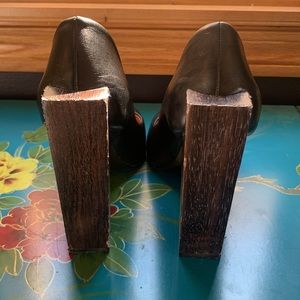 United Nude wood heel pump